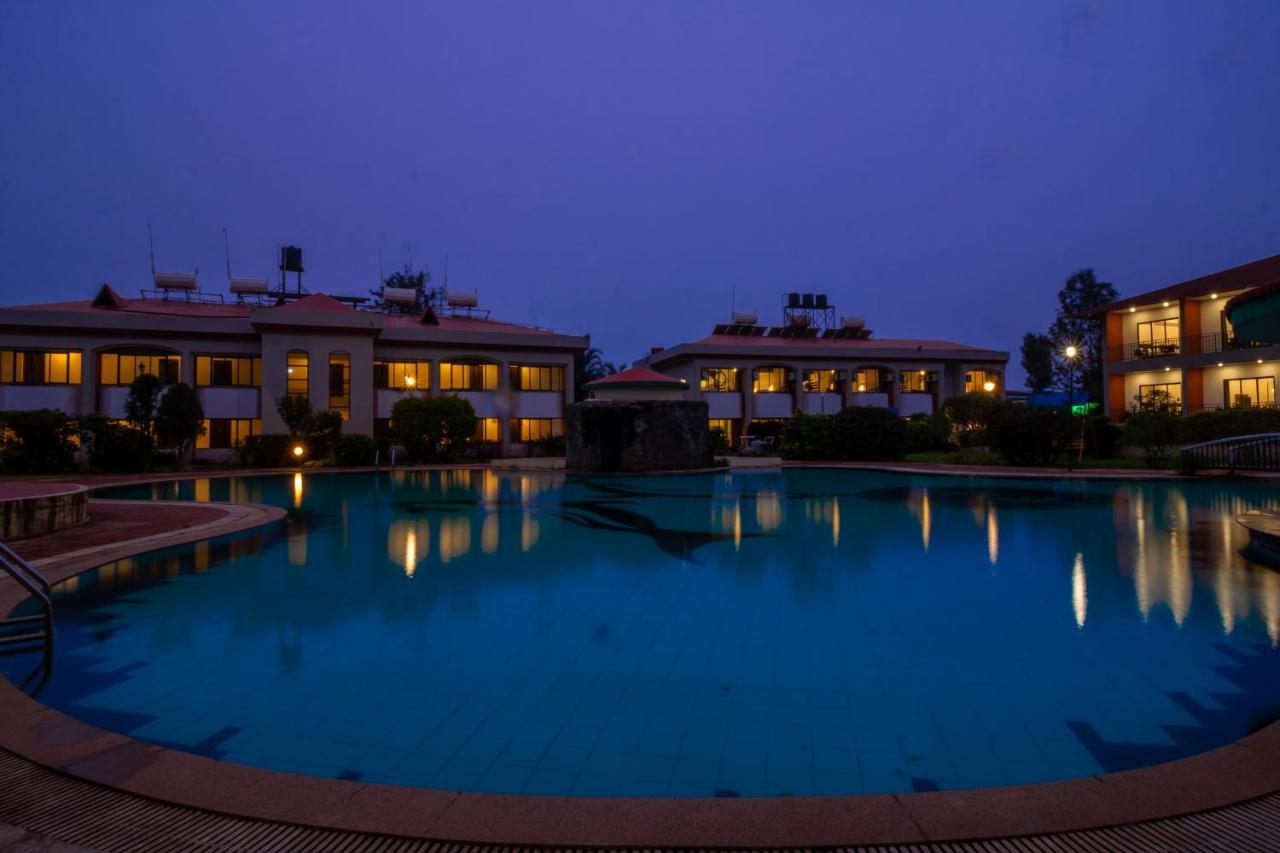 Blue Country Resort Panchgani Extérieur photo