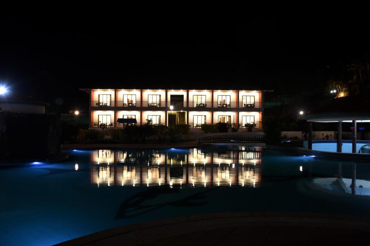 Blue Country Resort Panchgani Extérieur photo