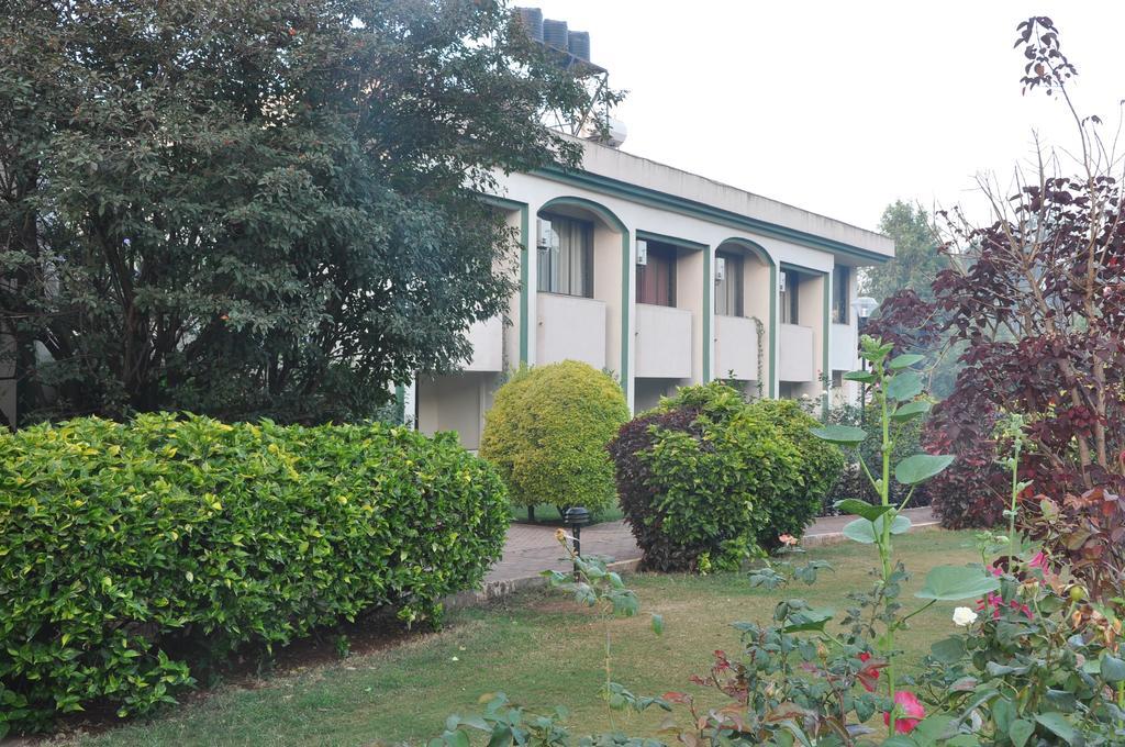 Aveda Blue Country Resort Panchgani Extérieur photo