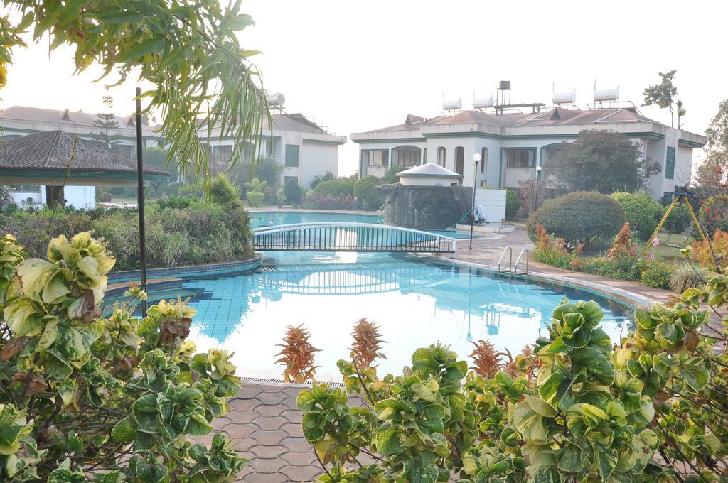 Blue Country Resort Panchgani Extérieur photo