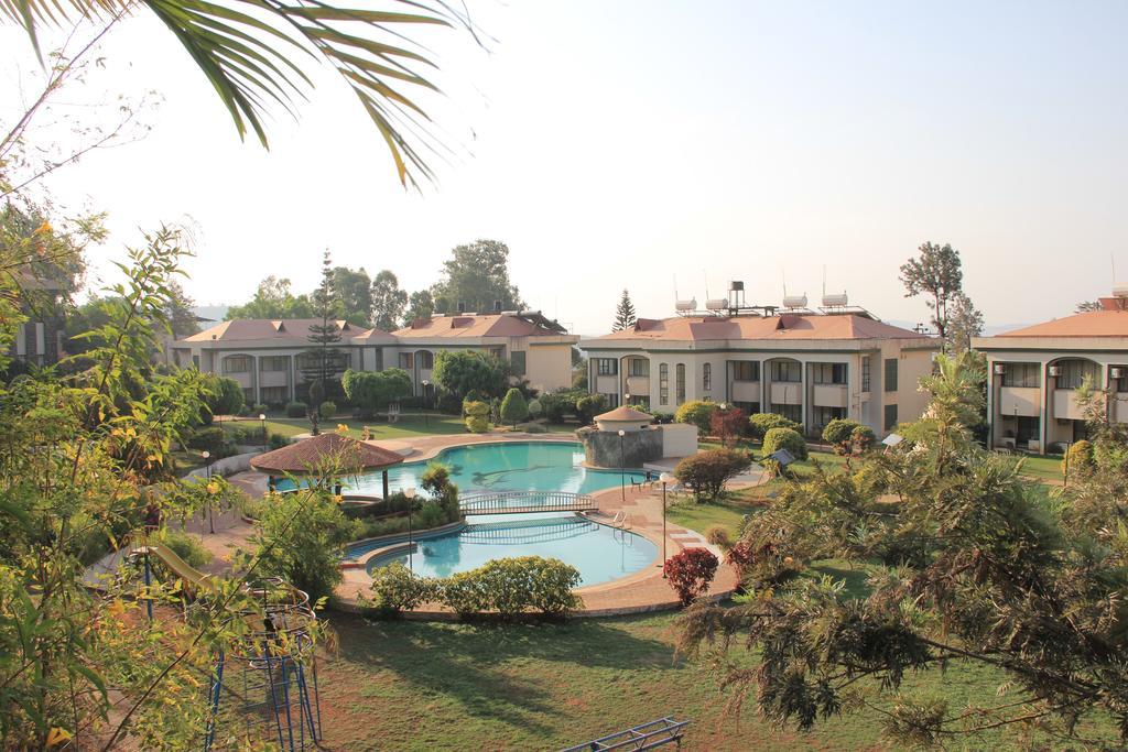 Blue Country Resort Panchgani Extérieur photo