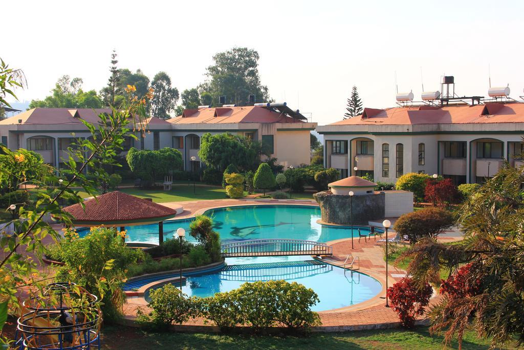 Blue Country Resort Panchgani Extérieur photo