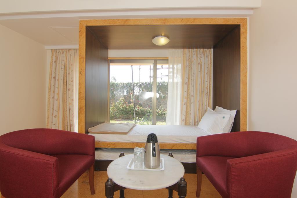 Aveda Blue Country Resort Panchgani Chambre photo