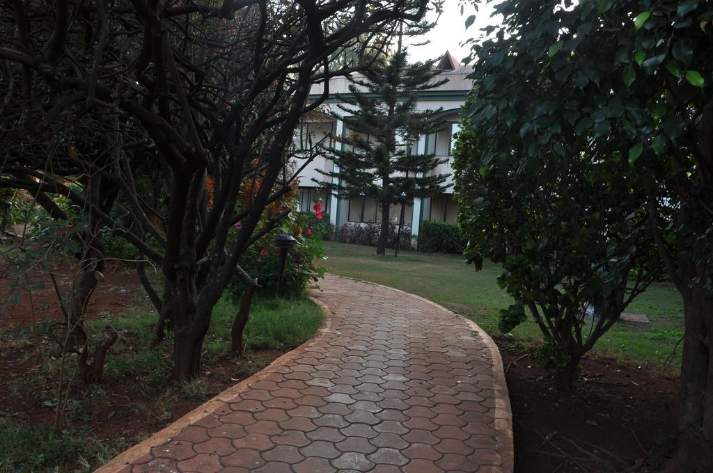 Aveda Blue Country Resort Panchgani Extérieur photo