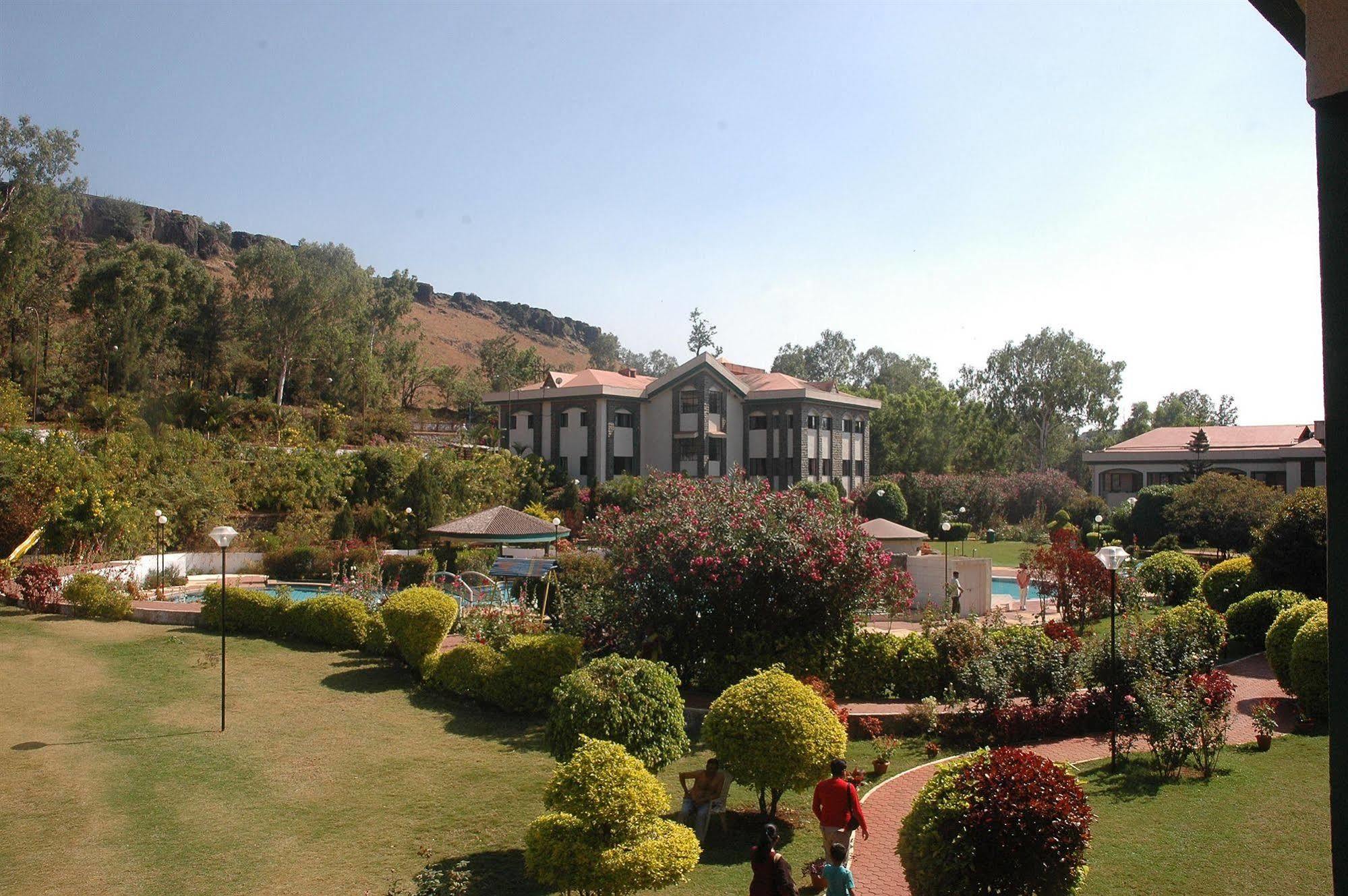 Blue Country Resort Panchgani Extérieur photo