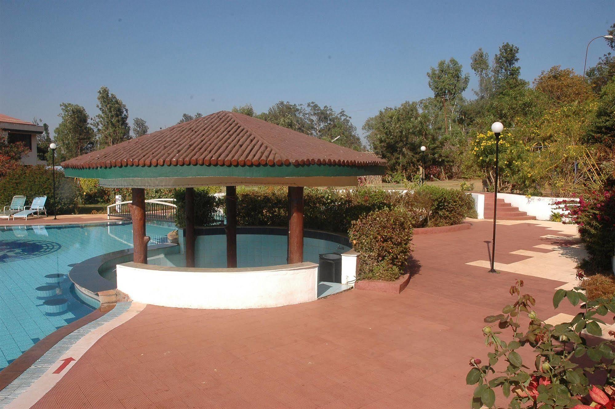 Aveda Blue Country Resort Panchgani Extérieur photo