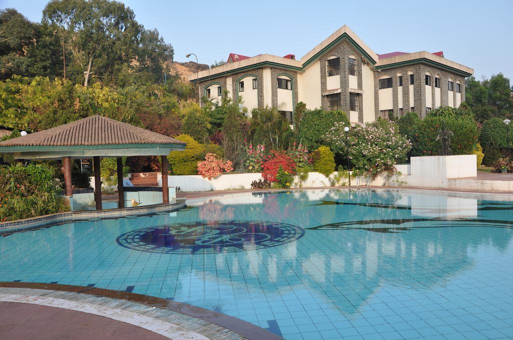 Blue Country Resort Panchgani Extérieur photo