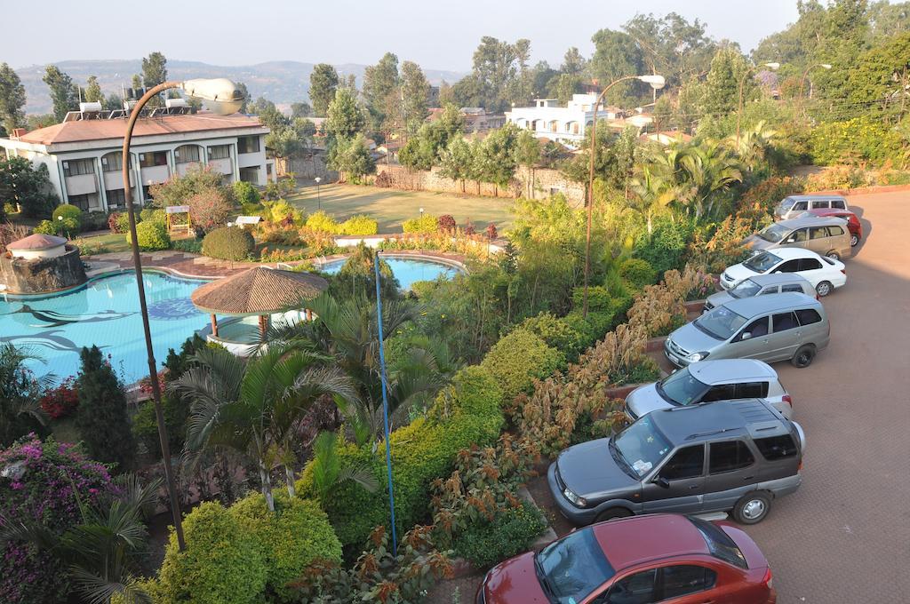 Blue Country Resort Panchgani Extérieur photo